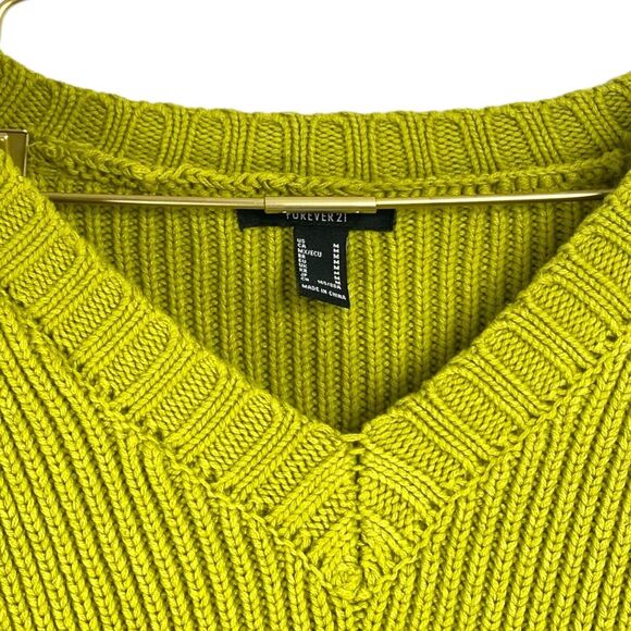 Forever 21 Green Ribbed Heavy Knit Sweater Size:‎ M Cozy Stylish Crop  500 - Picture 2 of 8